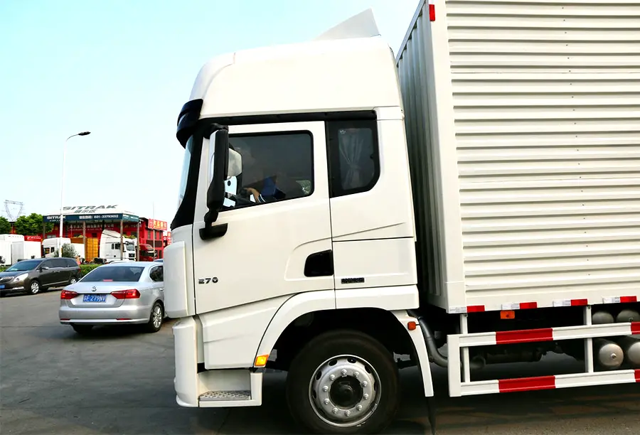 Shacman X3000 6×4 Box Truck