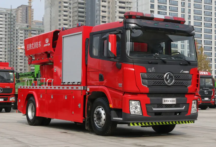 Shacman X3000 Bomb-Throwing Fire Truck