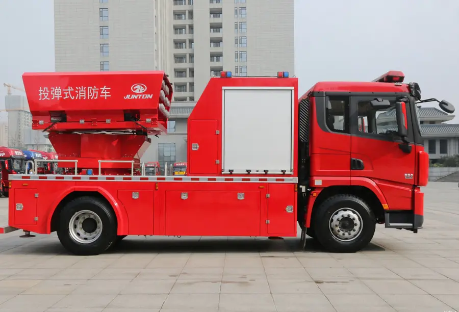 Shacman X3000 Bomb-Throwing Fire Truck