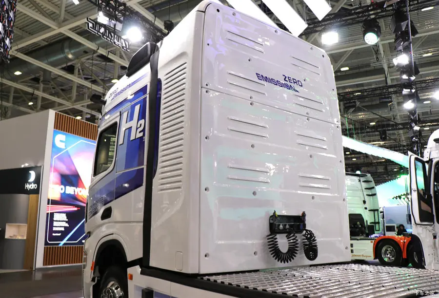 Shacman X6000 Tractor Truck